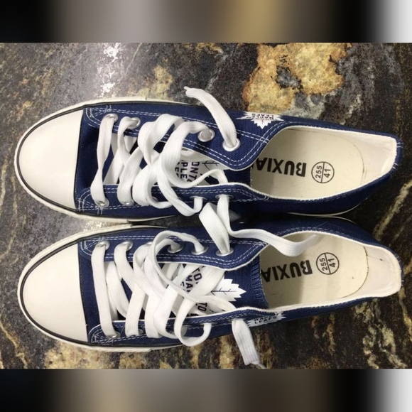 Toronto Maple Leafs custom made shoes - Picture 2 of 2